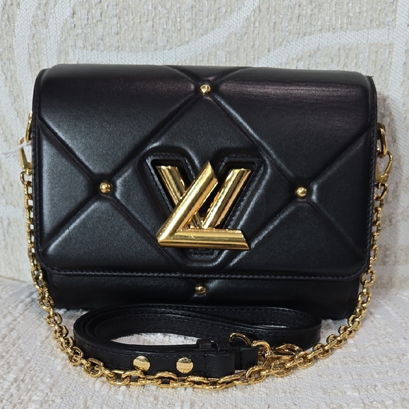 Louis Vuitton Handbags - Louis Vuitton Twist Full MM Handbag Lambskin Quilted, year 2022